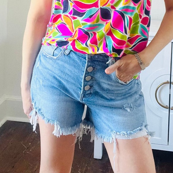 Light HR Fray Hem Shorts