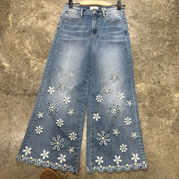 Splash of Daisy Jean
