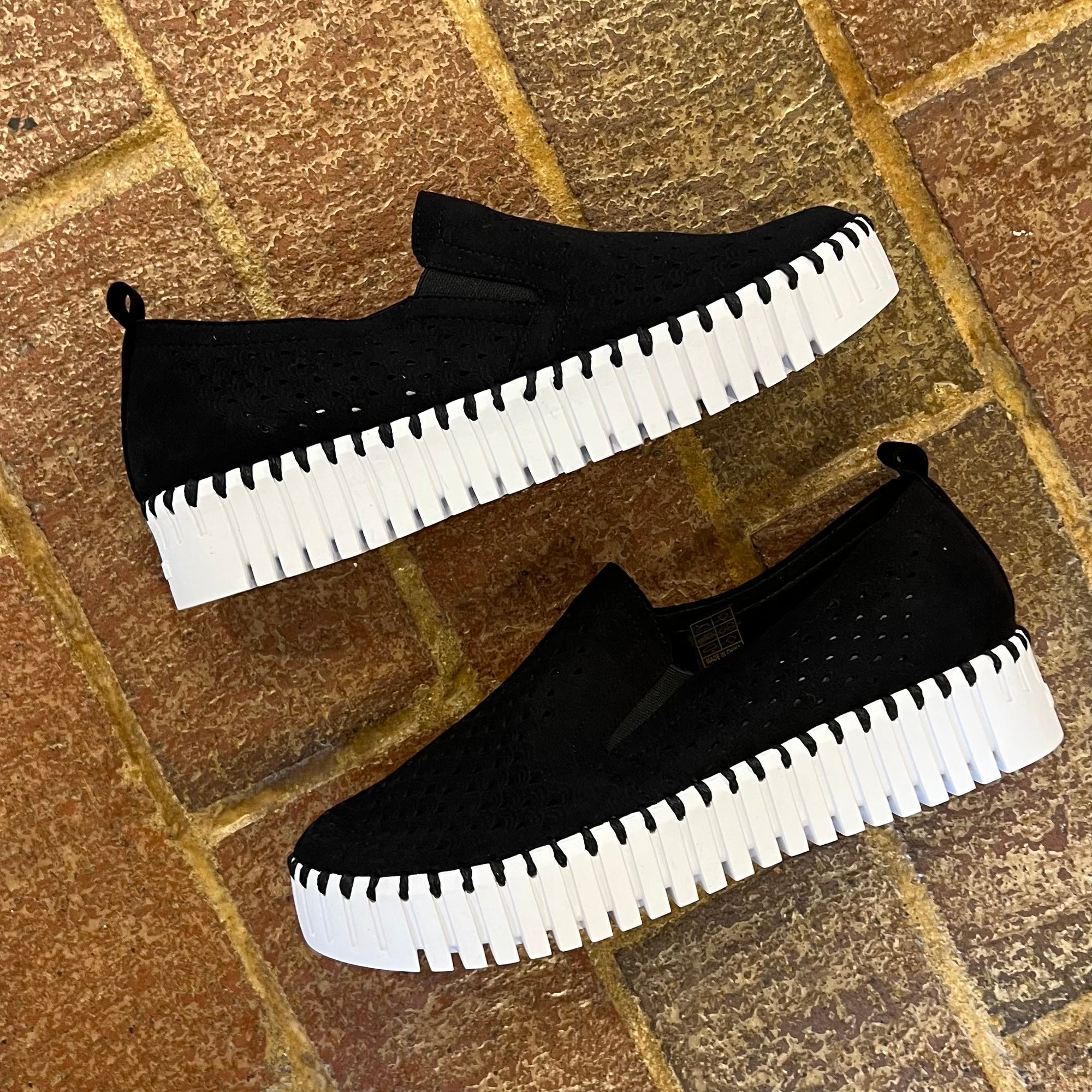Tulip Platform Slip On Shoe - BLK